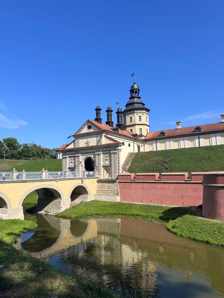 =Белорусские каникулы от Бреста до Минска