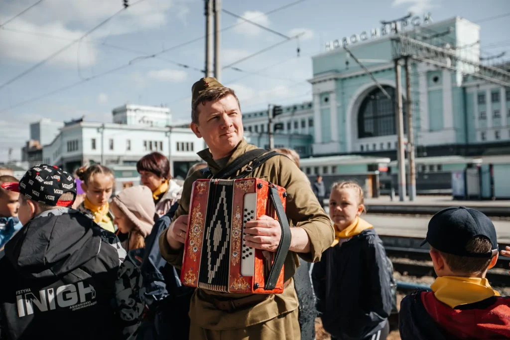 =Сибиряк, подвиг твой бессмертен